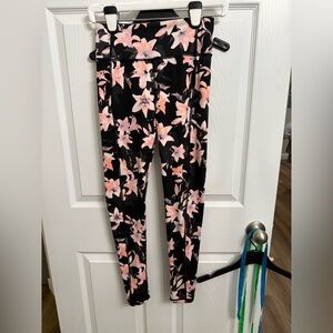 Victoria’s Secret Floral High Rise Pocket Leggings Size 8 black pink athletic